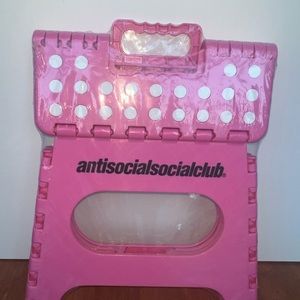 Anti social step stool